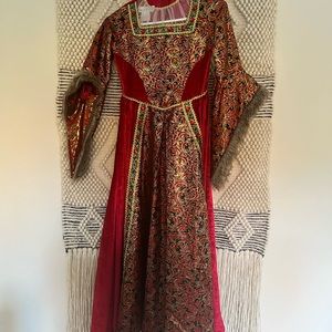Chasing FireFlies Medieval Queen Costume - Excellent Condition - Size 8